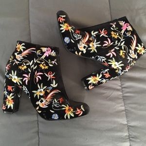 Lulus embroidered booties size 8